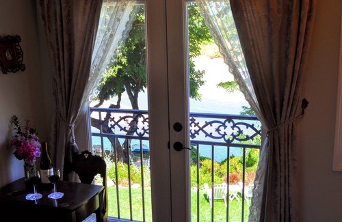 Healdsburg Bed & Breakfast | The River Belle Inn