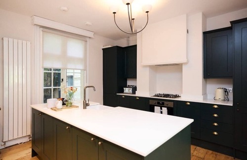 Arbury House | The River Cam Hideaway - Fabulous 6 Bdr House