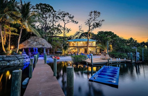 Jupiter House | THE RIVER HOUSE, 21 Foot Boston Whaler Included
