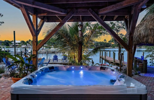 Jupiter House | THE RIVER HOUSE, 21 Foot Boston Whaler Included
