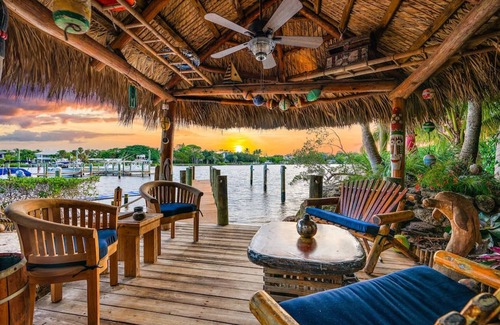 Jupiter House | THE RIVER HOUSE, 21 Foot Boston Whaler Included