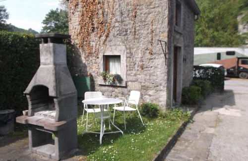 Comblain-au-Pont House | The River's Stones