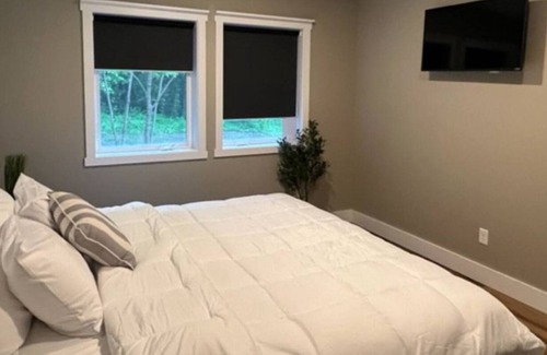 Southern Coast Cottage | The Riverbend Hideaway. Cozy & Comfortable with unique amenities!