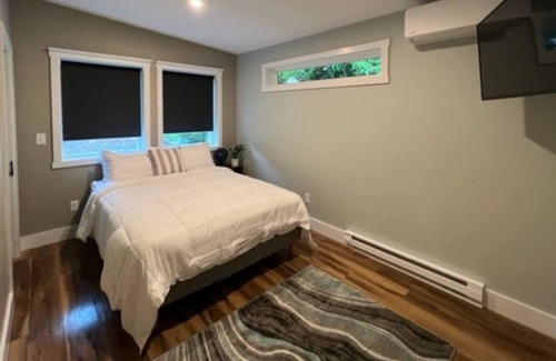 Southern Coast Cottage | The Riverbend Hideaway. Cozy & Comfortable with unique amenities!