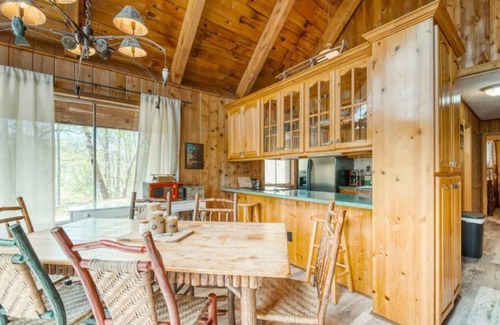 Suches Cabin | The Riverhouse - on 300 Acres, Hot Tub, Firepit, by creek!