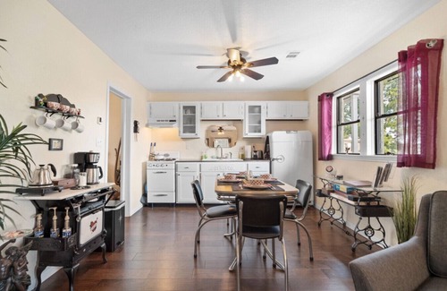 Russellville Apartment | The Riverside Cottage