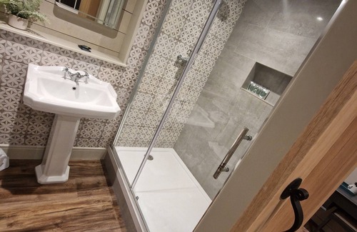 Lechlade Hotel | The Riverside Inn