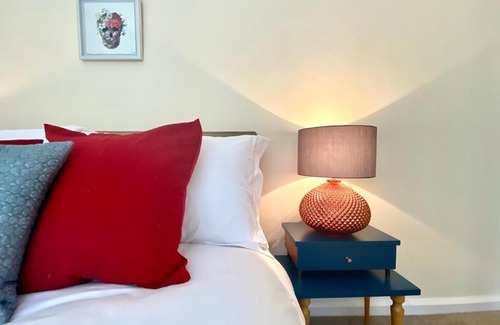 Frome House | The Riverside Retreat - Central Frome