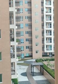 Ortigas Center House | The Roch