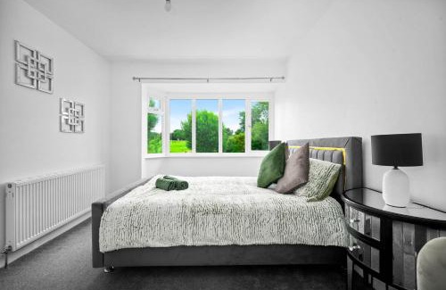 Olton House | The Rock Solihull Retreat Birmingham Airport
