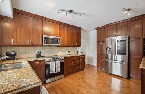West Edmonton House | The Rockmount Glenora - Stunning Bungalow In The Heart of Edmonton