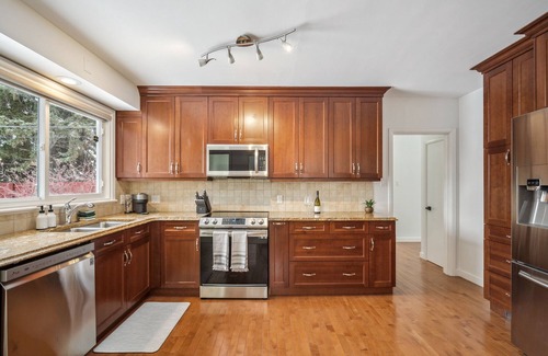 West Edmonton House | The Rockmount Glenora - Stunning Bungalow In The Heart of Edmonton