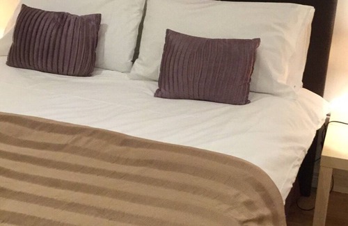 Crumlin Bed & Breakfast | The Rocks Bed & Breakfast