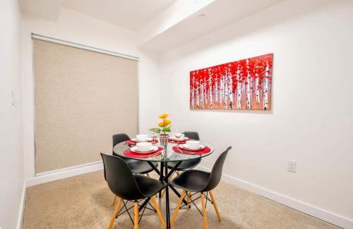 Downtown Toronto Hotel | The Roland Peaceful 2BR Suite Near Downtown Toronto