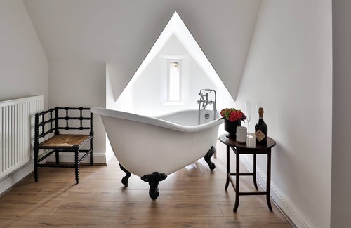 Beverston Other | The Rooks Apartment 1, Beverston Castle Cotswolds