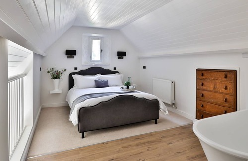 Beverston Other | The Rooks Apartment 2 - Beverston Castle Cotswolds