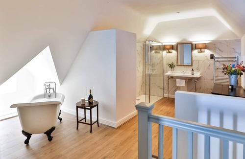 Beverston Apartment | The Rooks - Beverston Castle Cotswolds Sleeps 4