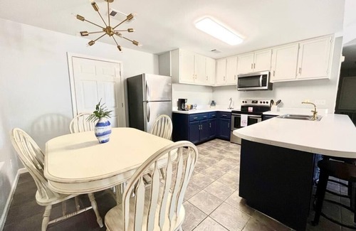 Oxford House | The Roost, 3BR Cozy Retreat by Velvet Ditch Villas