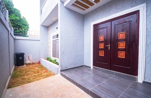 Lome House | The Roots at Sagbado