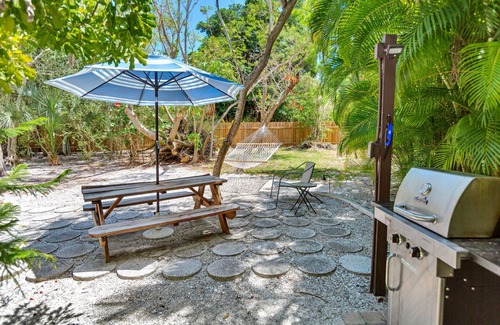 Sanibel Cottage | The Rosella-Great value on Sanibel! Walk to dining, shops and The Lighthouse-on Historic East End!