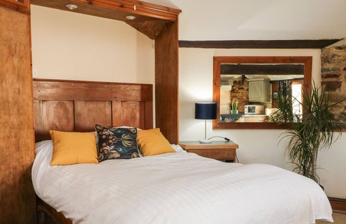 Okehampton House | THE ROUNDHOUSE, pet friendly, character holiday cottage in Bridestowe
