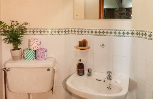 Okehampton House | THE ROUNDHOUSE, pet friendly, character holiday cottage in Bridestowe