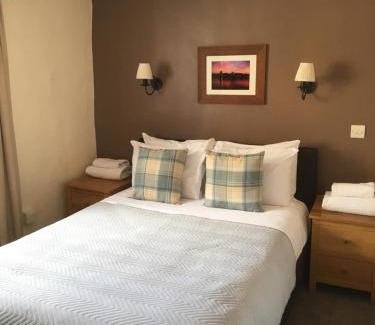 Henley-on-Thames Bed & Breakfast | The Row Barge Henley