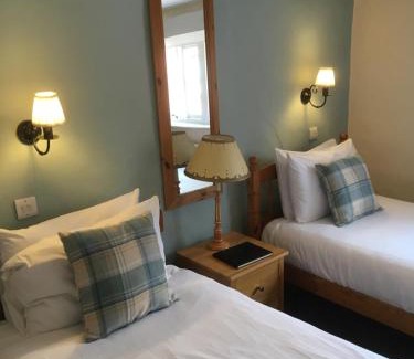 Henley-on-Thames Bed & Breakfast | The Row Barge Henley