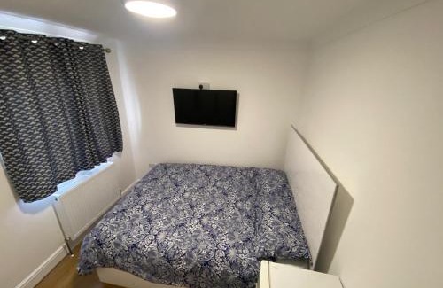 Yeading House | THE ROYAL BOUTIQUE HEATHROW LODGE by LONDON SLEEP 10