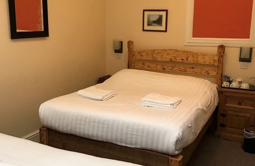 Hele Hotel | The Royal Britannia