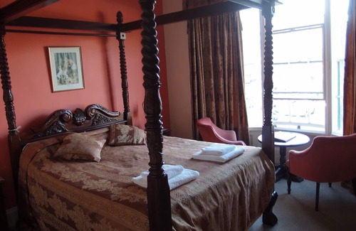 Hele Hotel | The Royal Britannia