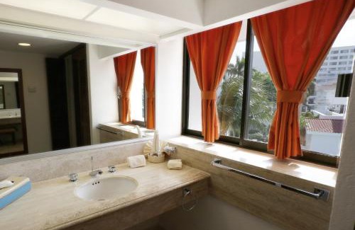 Zona Hotelera Resort | The Royal Cancun All Villas Resort