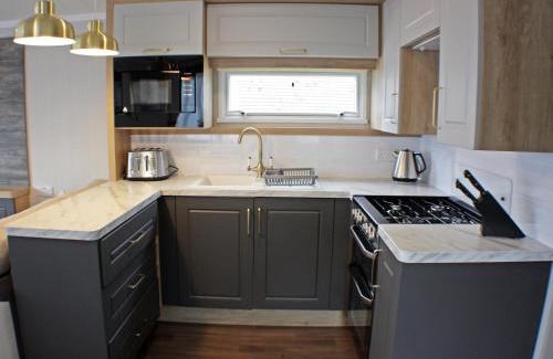 Westleigh Resort | The Royal Clovelly caravan with sea views
