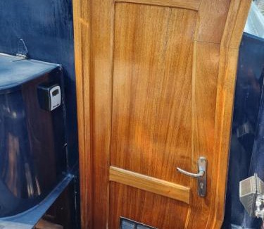 Windsor Boat Rental | The Royal Escape Windsor, Static Wide Beam Barge
