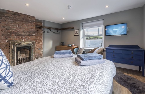 Appledore House | The Royal George