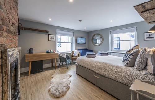 Appledore House | The Royal George