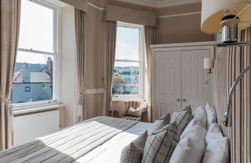 Westleigh Hotel | The Royal Hotel