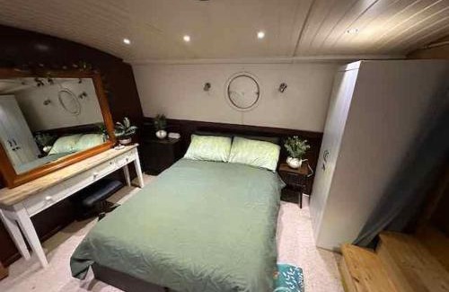 Staines Boat Rental | The Royal Marina Escape!