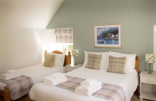 Cullen Hotel | The Royal Oak Hotel