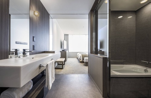 Karasumaoike Hotel | The Royal Park Hotel Iconic Kyoto