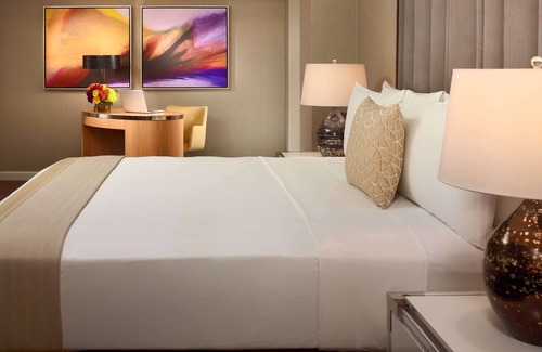 Uptown Hotel | The Royal Sonesta Houston Galleria