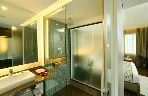 Gandhi Nagar Hotel | The Royale Senate Race Course