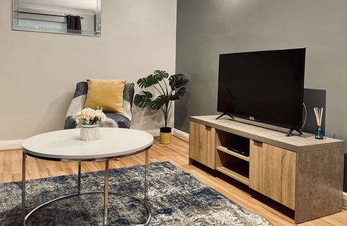 Byfleet Apartment | The Royston 2-Bed Apartment