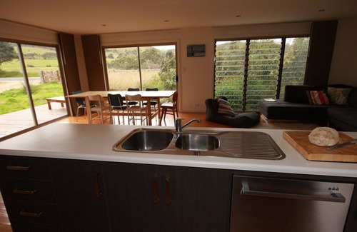 Carrickalinga House | The Running Postman - Eco-friendly, linen provided