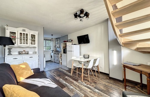 Saint-Girod Cottage | The Rural Cottage of Antre Lacs