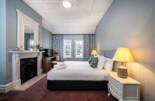 The Rocks Hotel | The Russell Boutique Hotel