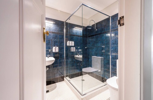 The Rocks Hotel | The Russell Boutique Hotel