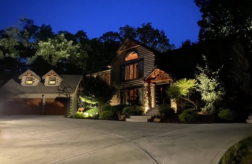 Bucyrus House | The Rustic Barr Oak Lodge Retreat is a peaceful place to relax and rejuvenate
