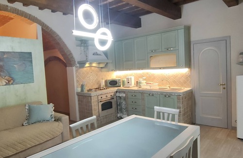 Ponsacco Apartment | THE RUSTIC NEST SUITE