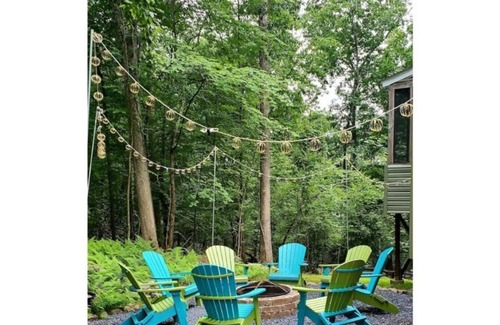 Bushkill House | The Rustic Retreat